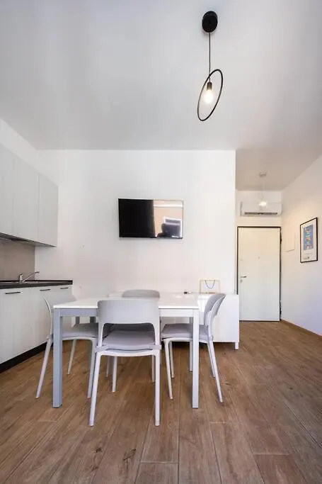 Apartment Raggio Di Sole - Home For 4 Verona
